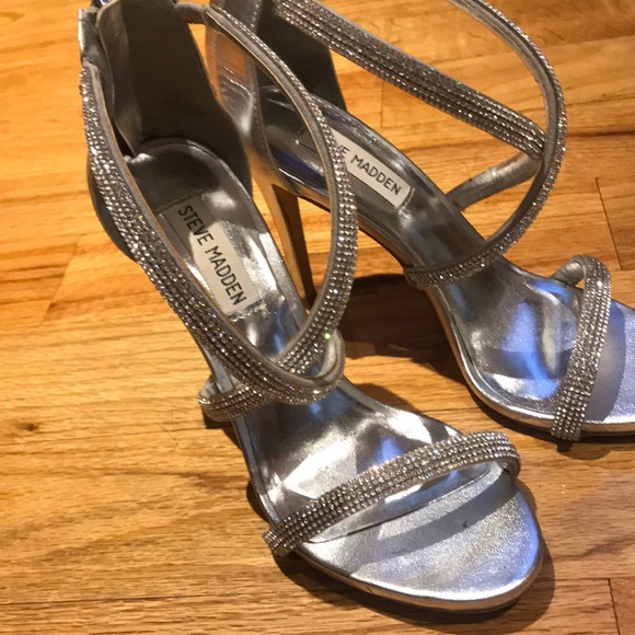 Beautiful Silver Rhinestone Sandals - Picture 1 of 5